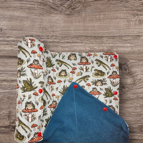 Eco-Friendly Reusable Paper Towels in Frogs Print - Picture 1 of 4